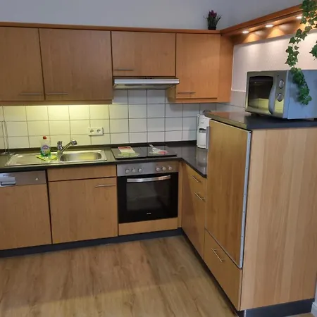 & - Tolles Schwimmbad Куксхафен