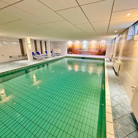 & - Tolles Schwimmbad Apartment